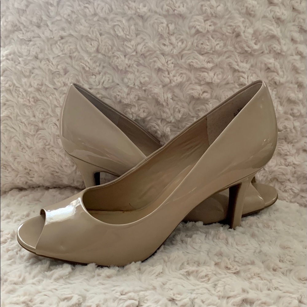 Kelly & Katie Tan peep toe pumps